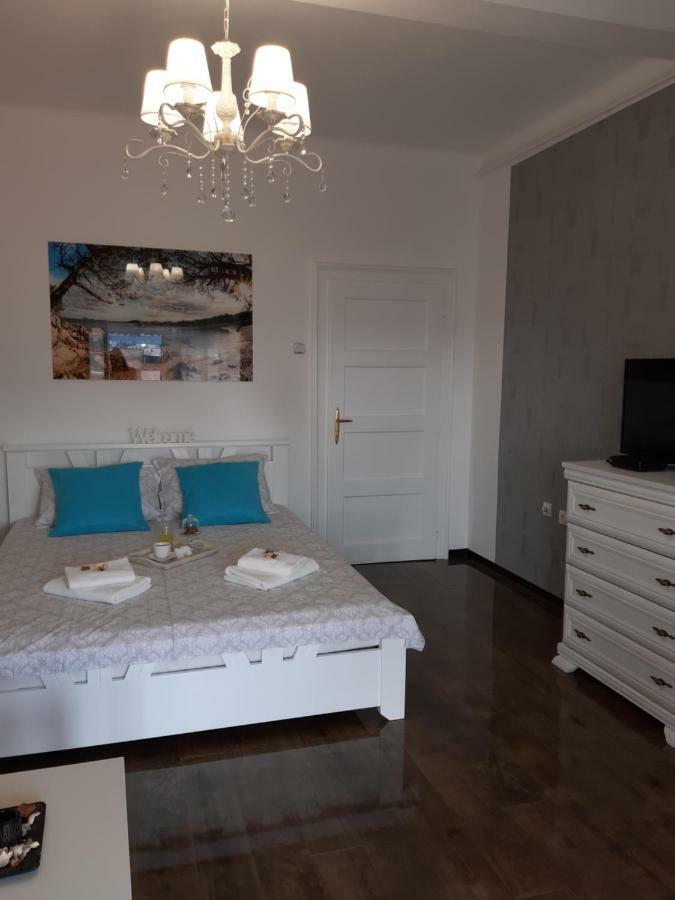 Apartment Zorana-Center Novi Sad Buitenkant foto