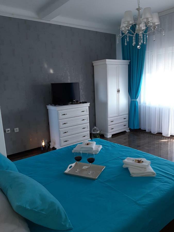 Apartment Zorana-Center Novi Sad Buitenkant foto